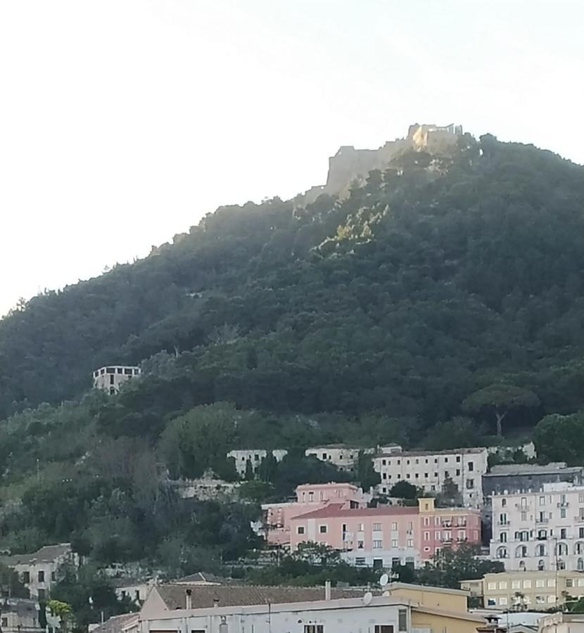 Viatorretta4 Bed & Breakfast Salerno Bagian luar foto