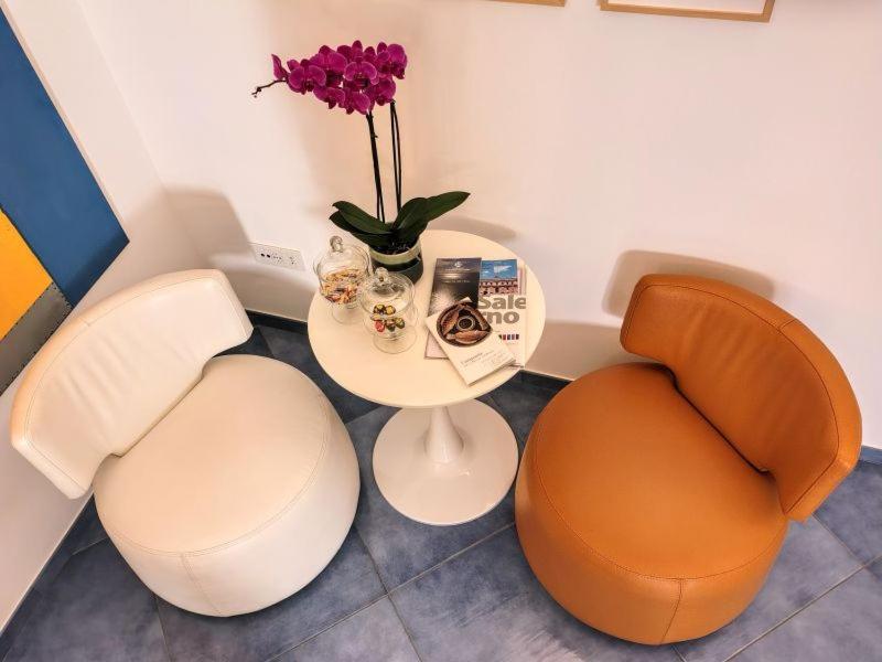 Viatorretta4 Bed & Breakfast Salerno Bagian luar foto